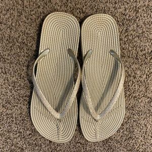 Women’s Sparkly Gold Flip Flops